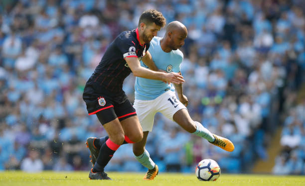 的道路上正 的道路上正