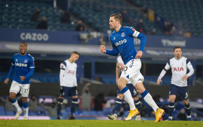 他们的后防 他们的后防